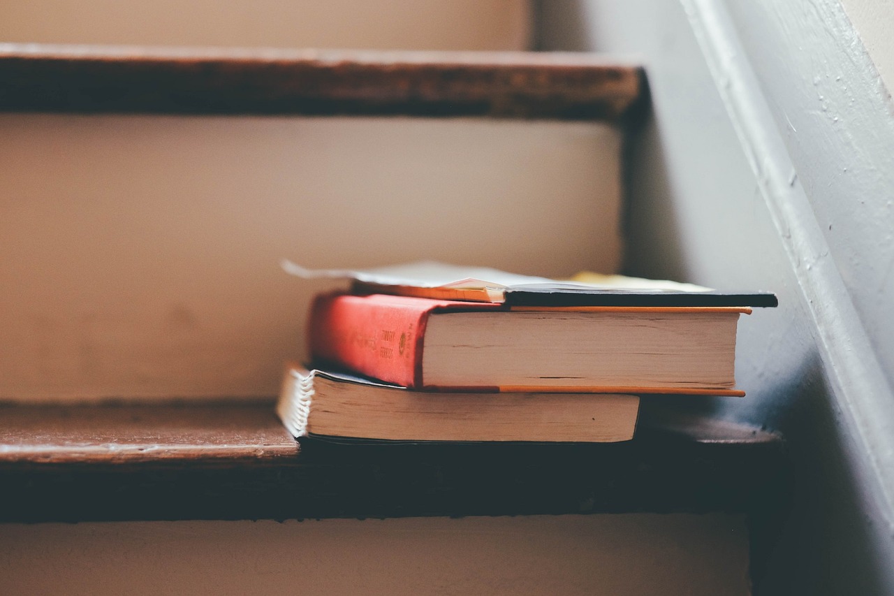 books, stairs, reading-1185628.jpg